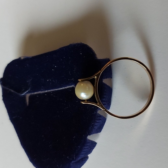 18 KT Solid Gold Cultur Pearl Ring - Picture 2 of 8